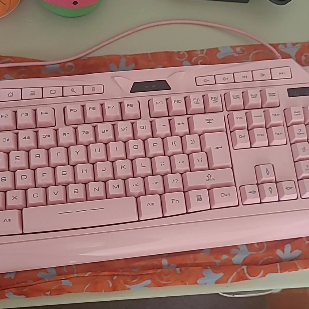 Pink Gaming Keyboard - Picture 3 of 7